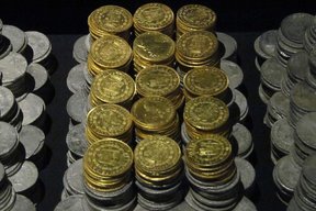 клады испанских золотых и серебряных монет