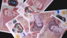 великобритания выведет из обращения банкноты в 20 и 50 фунтов